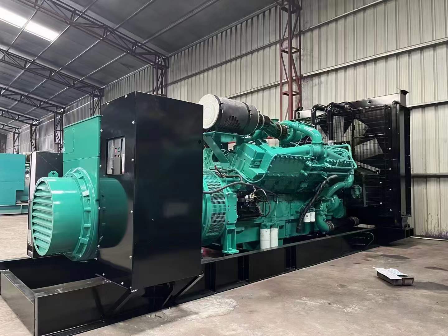 乃东如何降低 800kW 柴油发电机输出电流的波动?