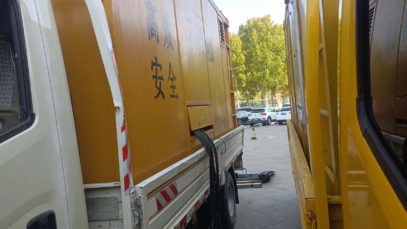 乃东如何判断柴油发电机组和UPS电源的切换时间是否符合要求？